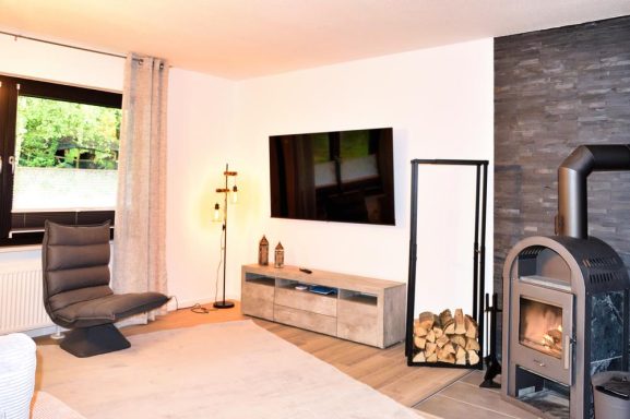 Wohnzimmer mit TV und Internet